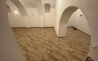 Spațiu de închiriat ultracentral – ideal pentru afacerea ta! - Poză 10