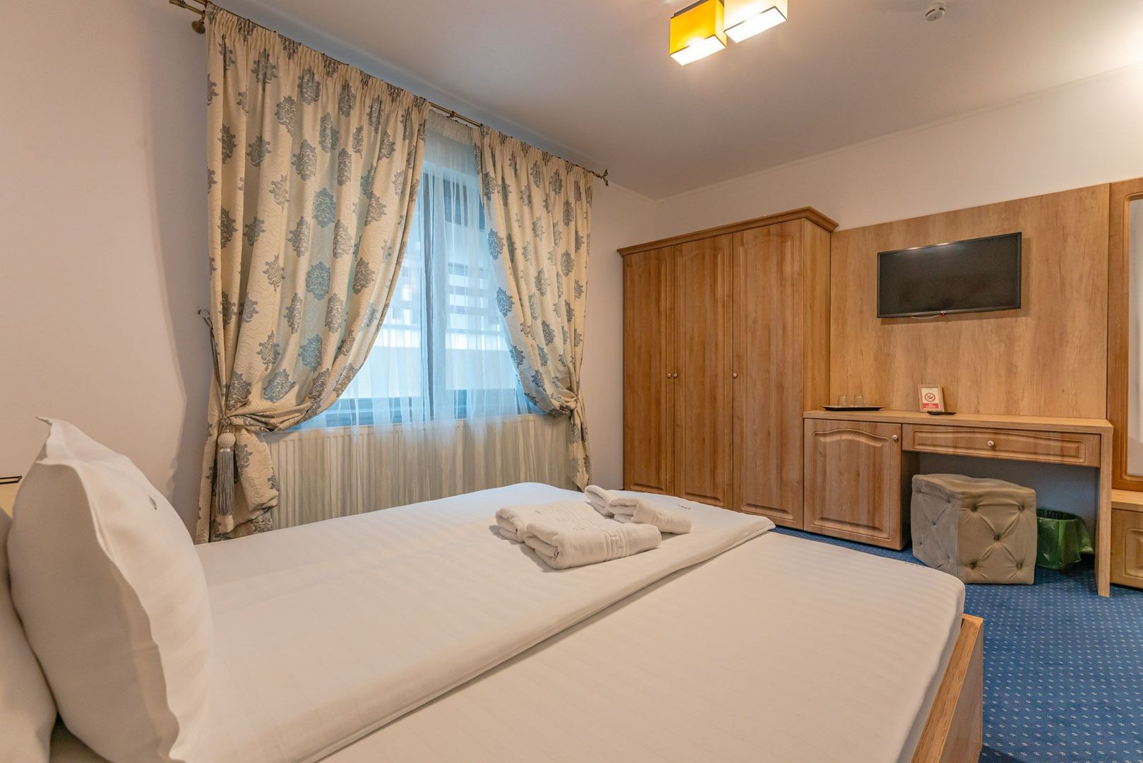 Pensiune Râșnov, 13 camere plus locuință proprietar, zonă Cetate - Poză 15