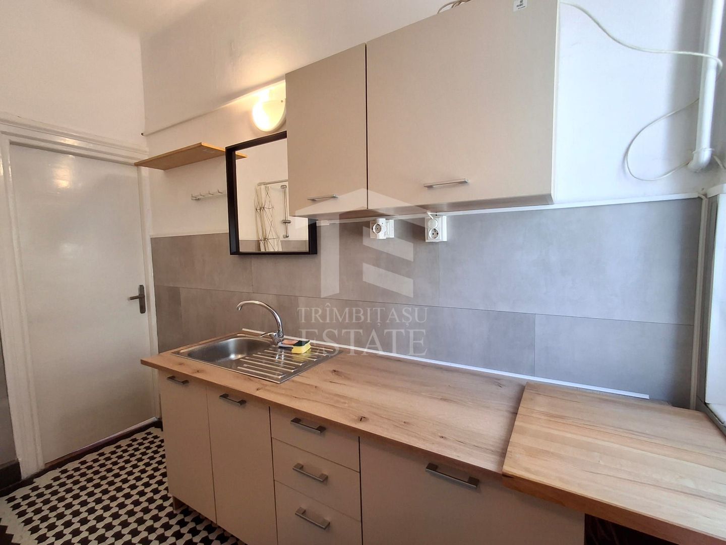 Garsoniera de vanzare  Zona Piata Romana - Poză 8
