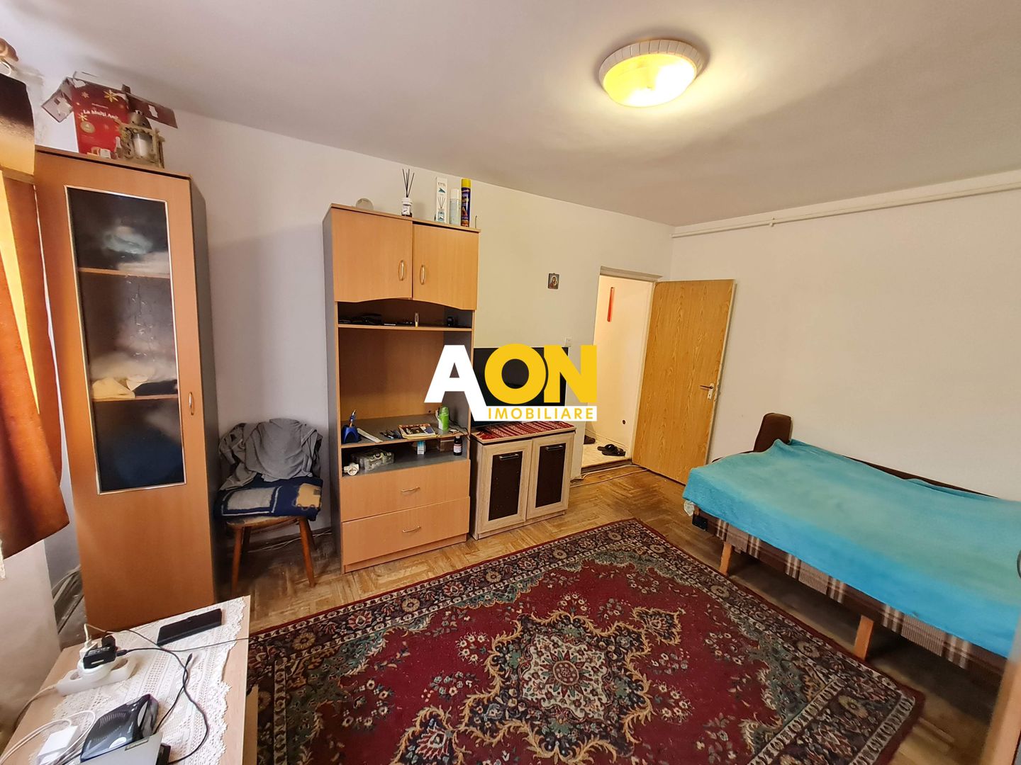 Apartament cu 1 Camera Semidecomandat, 34 mp, Etaj 3, Zona Cetate - Poză 1