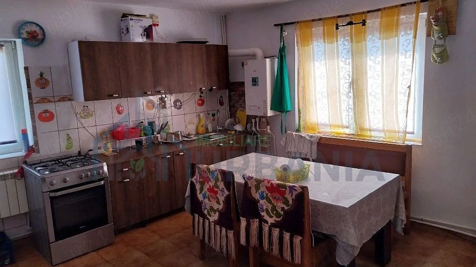 Casă cu teren de vânzare în Dealul Zorilor, Iași - Poză 1