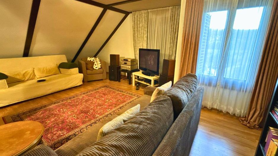 Vilă cu 10 camere P+2E+M 400 M² utili 2800 M² Teren Comandau - Poză 14