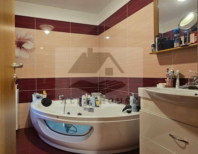 Casă individuala cu 5 camere, 270 mp, Tractorul - zona Coresi - Poză 16