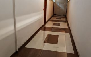 Birouri spatioase in cladire de birouri - Poză 14