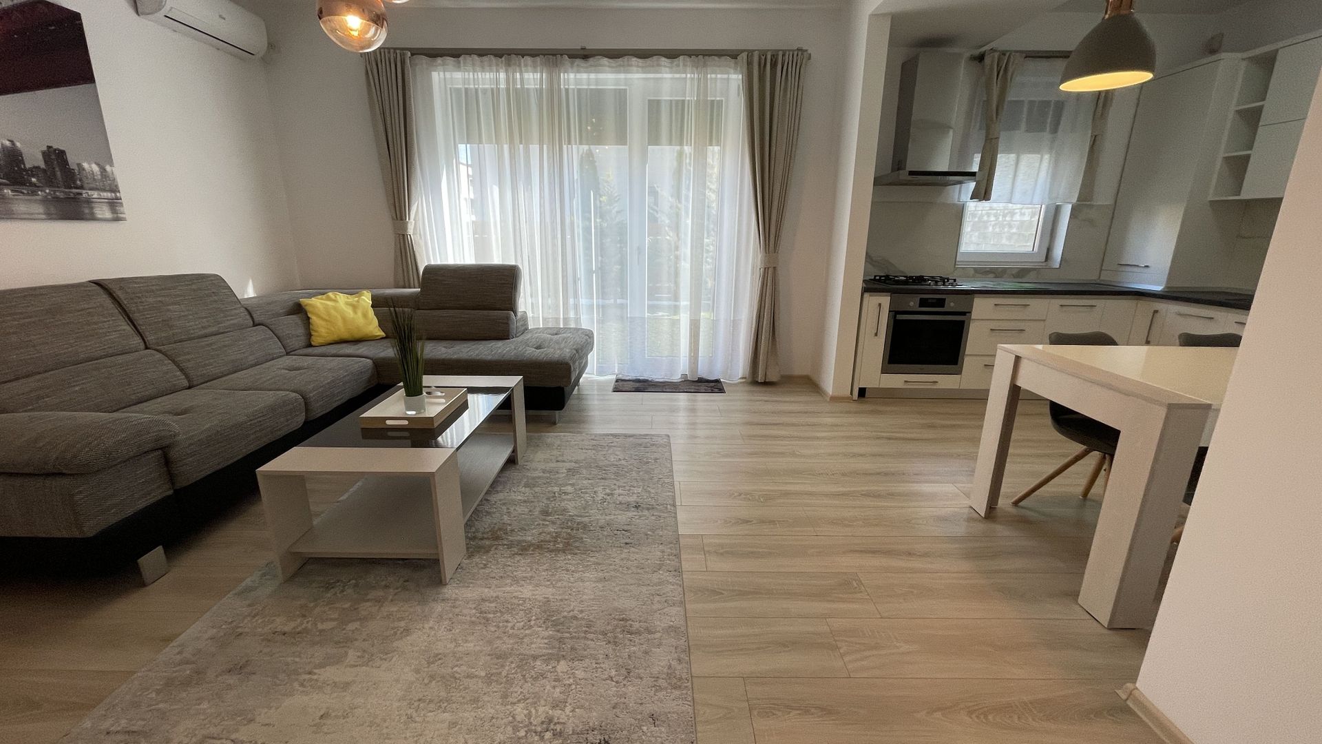 Apartament frumos cu gradina proprie,mobilat si utilat - Poză 3