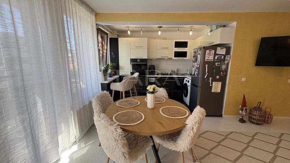 Apartament cu 3 camere, 2 balcoane și parcare inclusă, etaj 1. - Poză 2