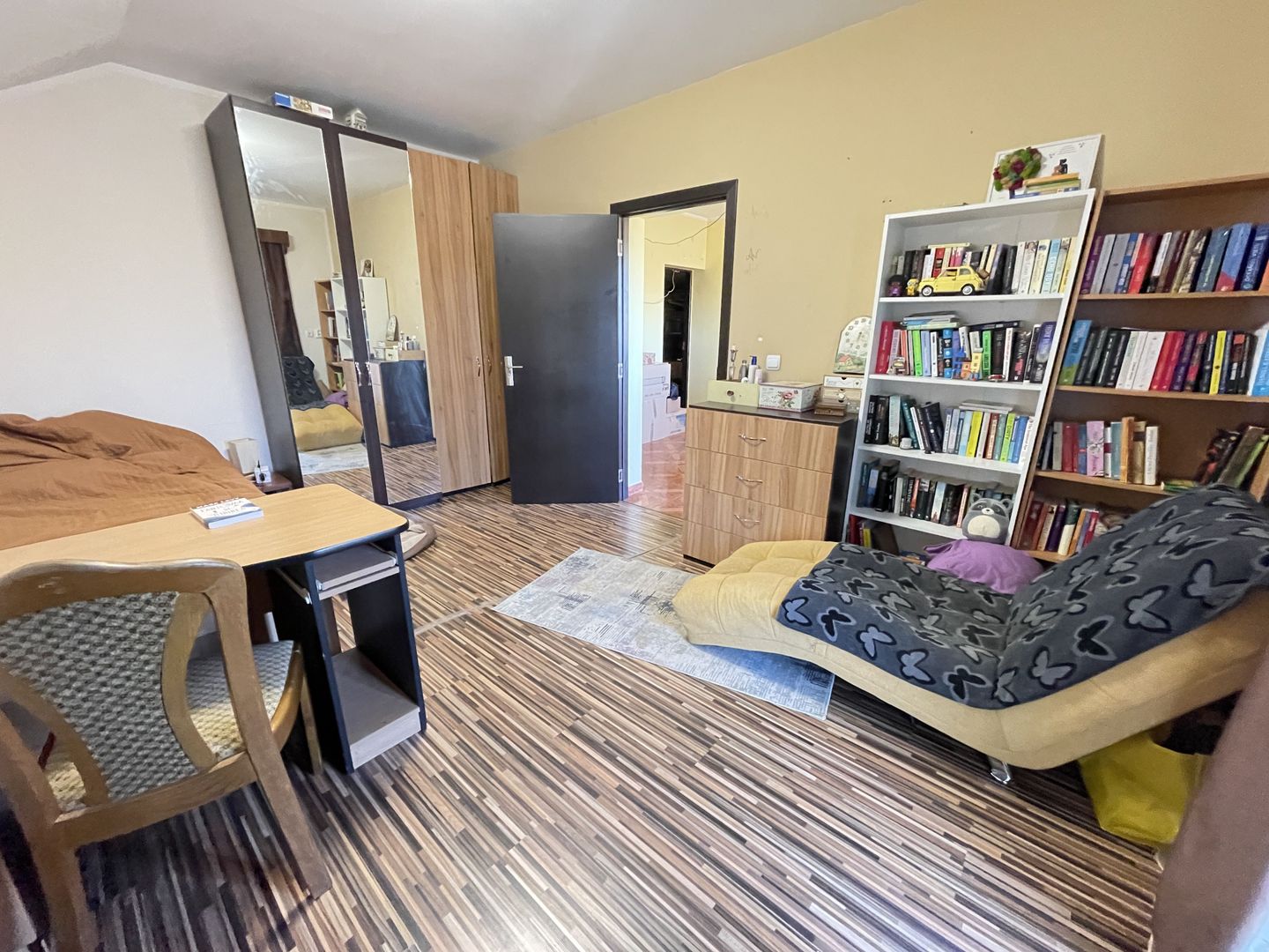 Casa spațioasă  P+1E,526 mp teren-strada liniștită. - Poză 6