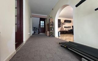 Casă de vânzare în Pucioasa! - Poză 16