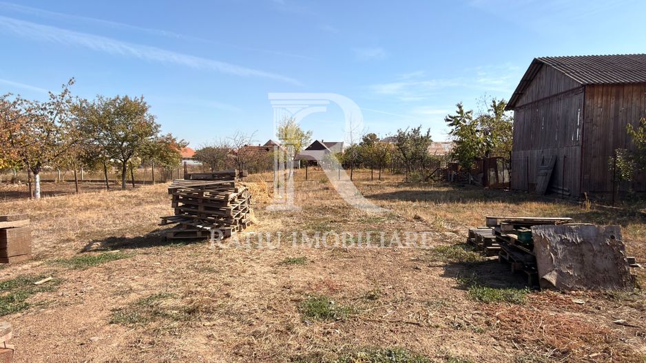 Casă cu spațiu comercial | Curte | Garaj | Parcare | Nojorid - Poză 6