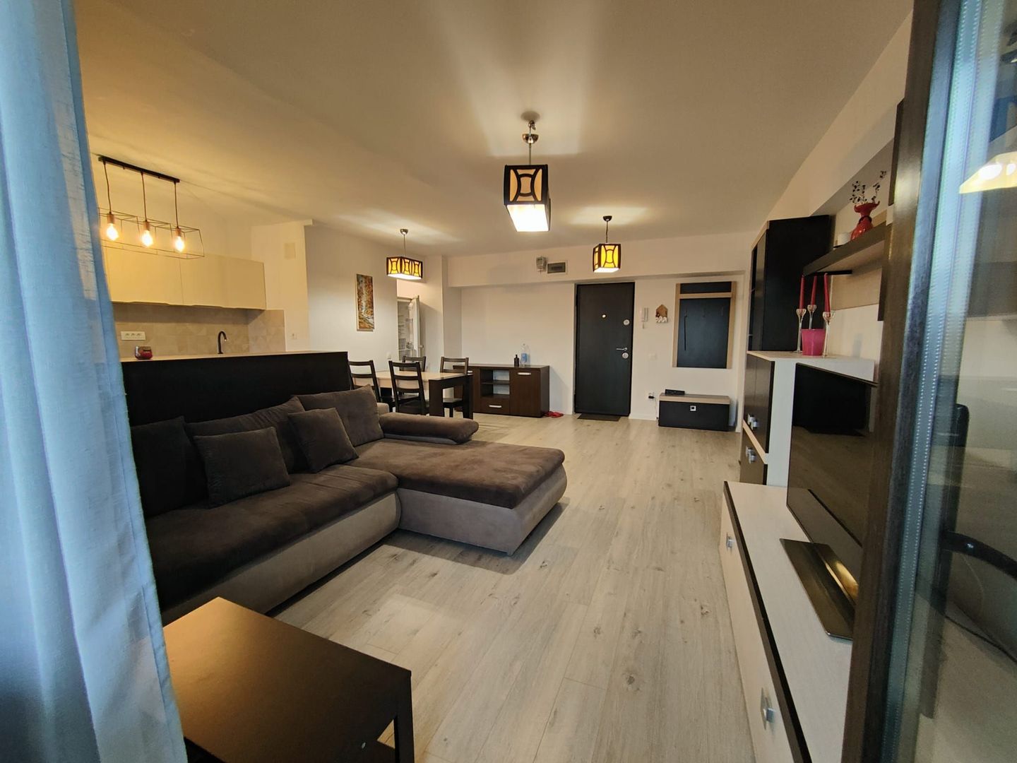 APARTAMENT SPATIOS ZONA TITULESCU - Poză 2