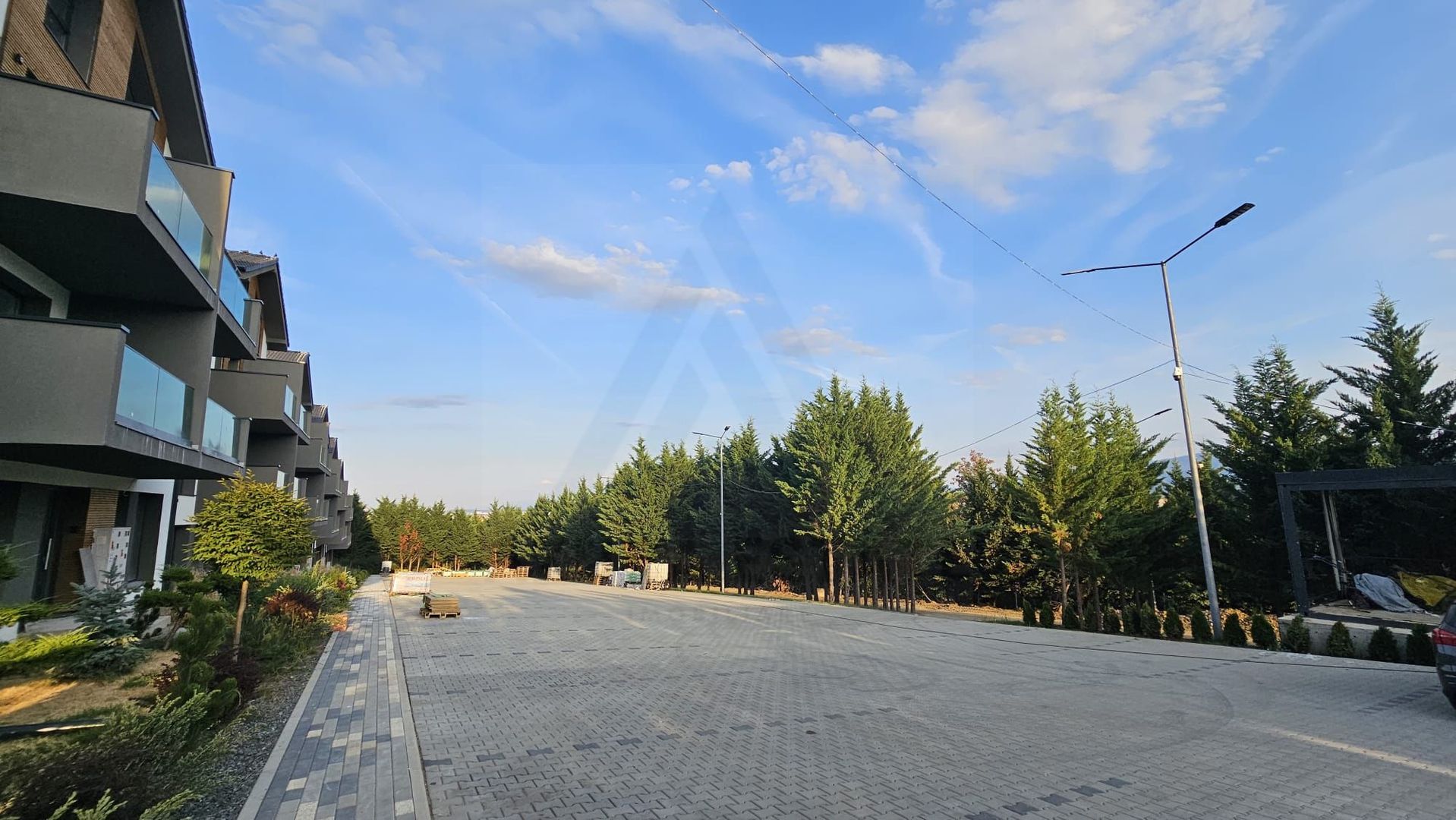 Apartament modern 49.7 mp utili 2 camere si curte 50 mp in Da Vinci - Poză 3
