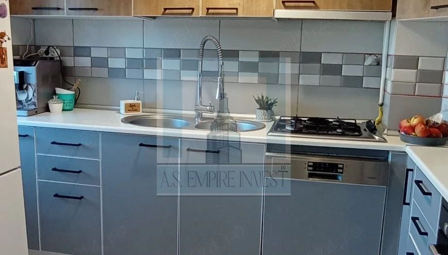 De vânzare apartament 3 camere/ zona Codrii Cosminului - Poză 5