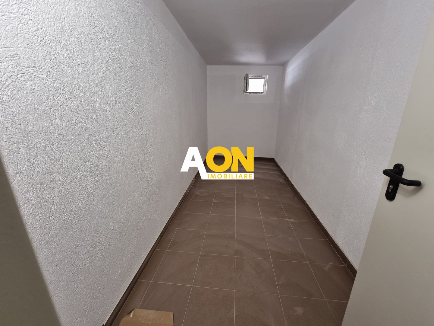 Apartament 3 camere, etaj 1, cu boxa, zona Centru-Alba Iulia - Poză 8