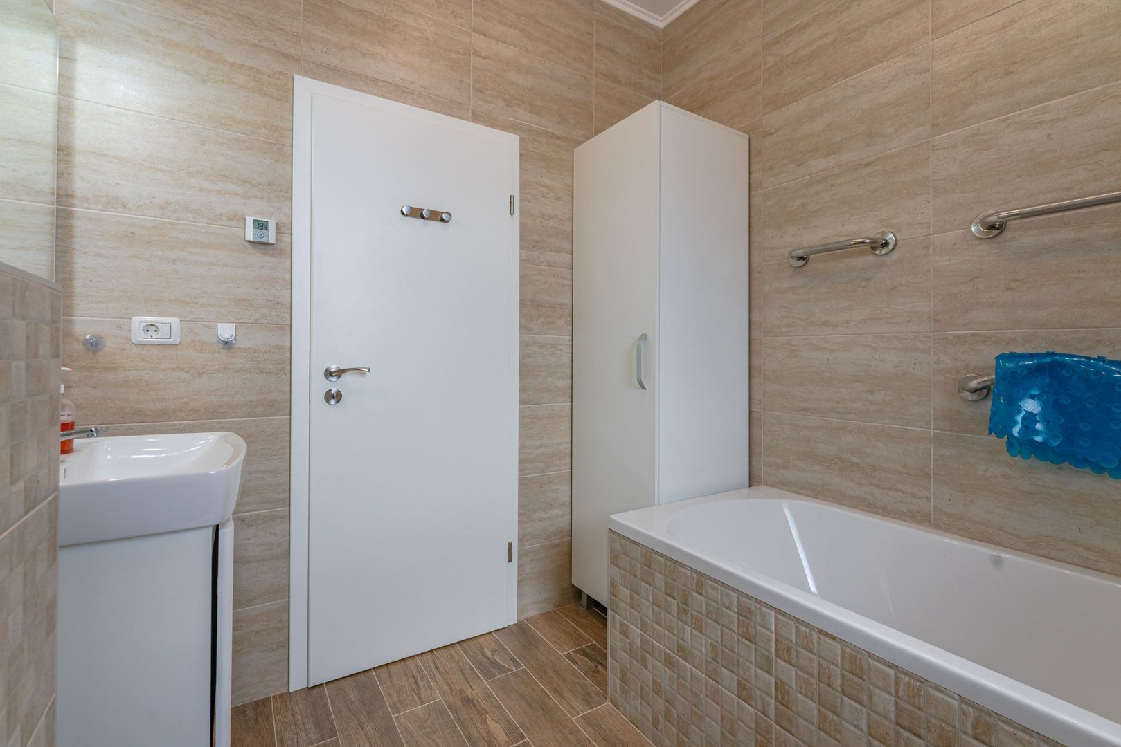Apartament 3 camere spatios cu o terasa de 25 mp - Poză 10