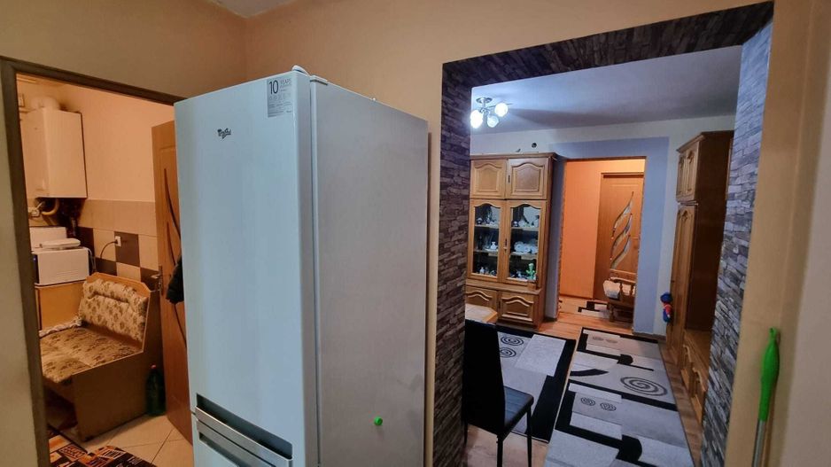 apartament de vanzare 3 camere izolat mobilat - Poză 8