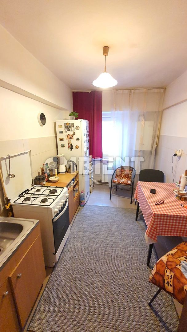 Apartament 3 camere, decomandate, zona Ultracentral; - Poză 3
