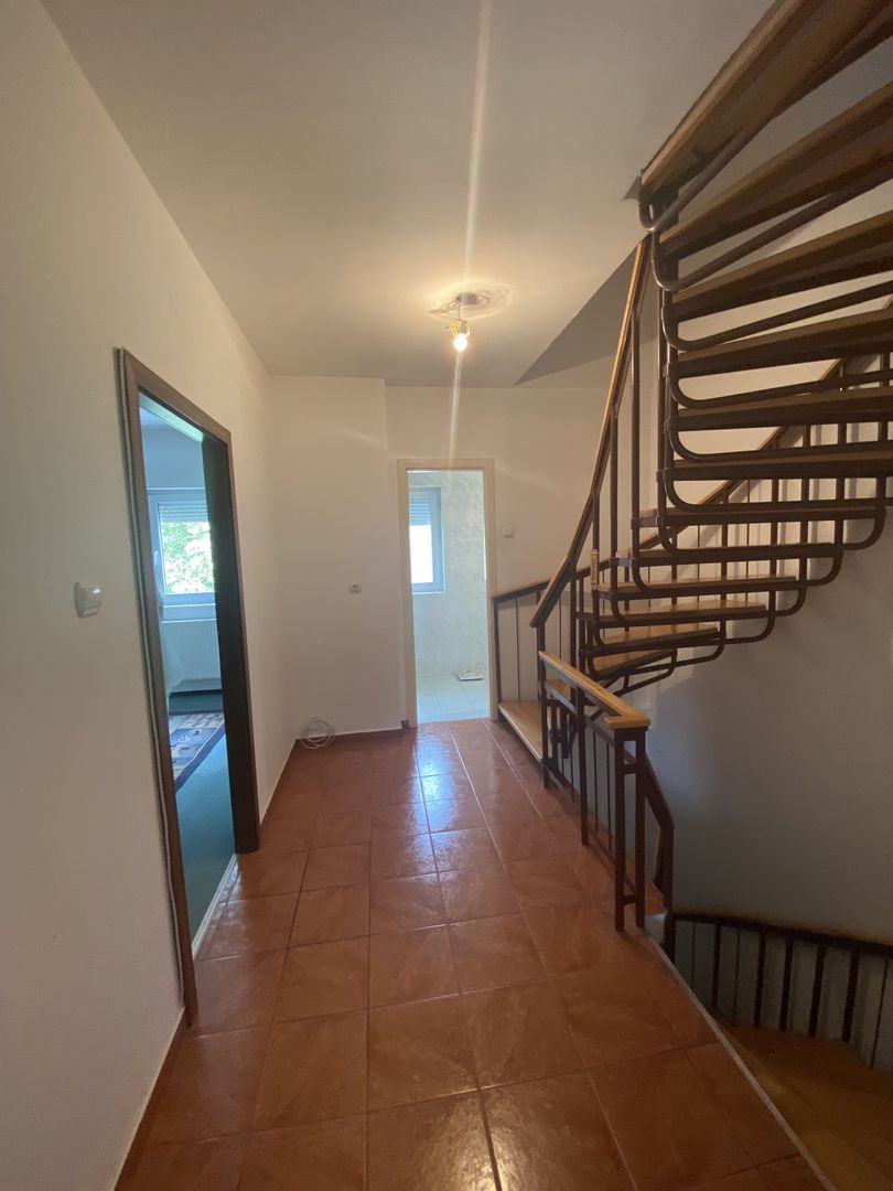 Casa de vânzare/închiriere zona Lunei - Poză 16