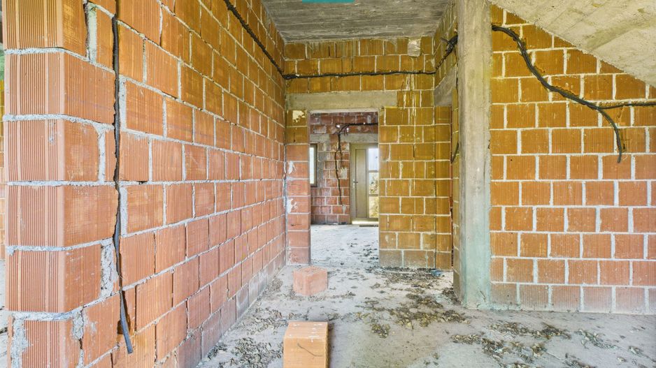 Casă la roșu, P+1, în localitatea Beliu, Arad - Poză 3