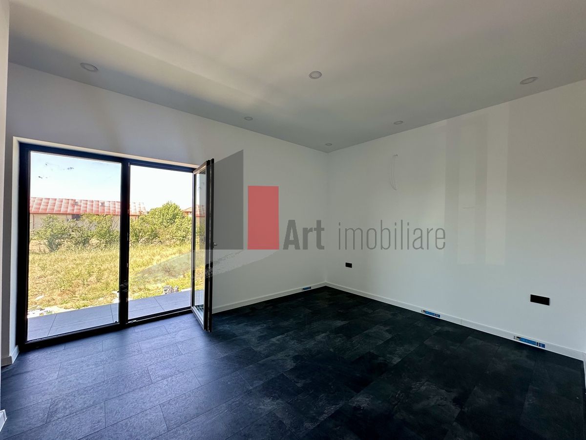 Vanzare vila 4 camere in Domnesti - Poză 3