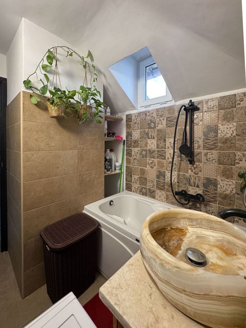 Apartament 2 camere - Domenii, etaj 2/2, centrala noua, curte, boxă, pod. - Poză 11