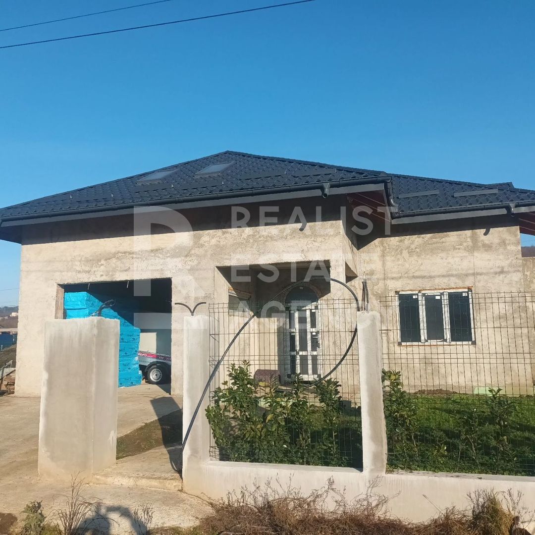 Vânzare casă individuală, 200 mp utili, teren - 500 mp, Cârlig, Iași - Poză 1