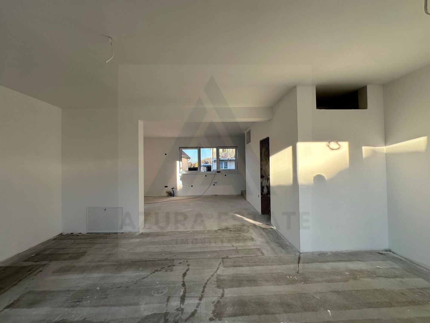 Casa moderna 4 camere 2 bai 3 locuri parcare si pivnita in Cisnadie - Poză 2