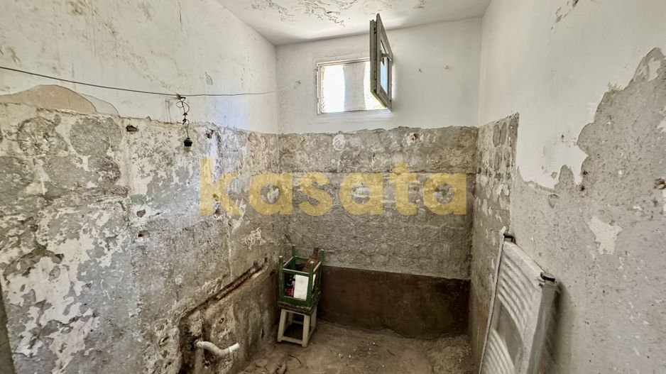 Pentru renovat - vanzare 2 camere la 200 de metri de statia de metrou - Poză 7