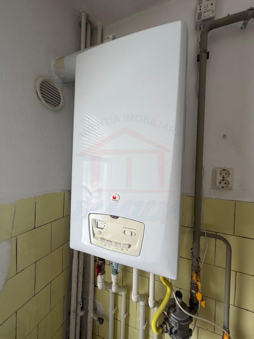 Vanzare apartament cu 4 camere in Micro 39b( k-uri), etaj 1, - Poză 9