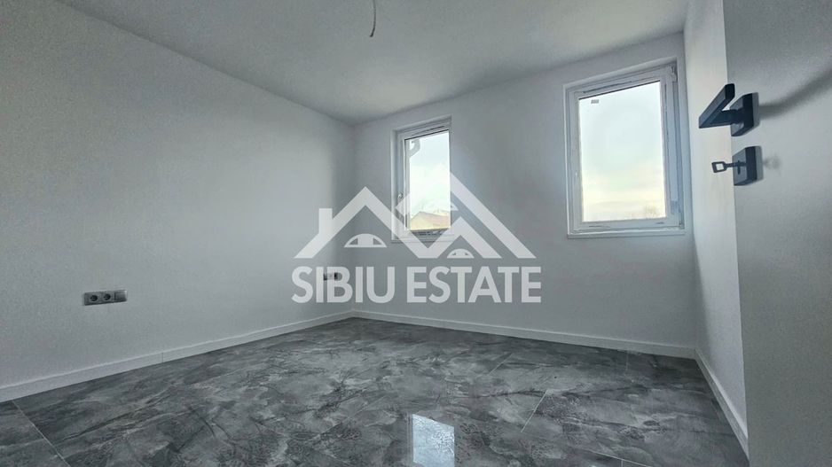 Casa 4 camere, 2 bai Sibiu Vest mutare imediata - Poză 9