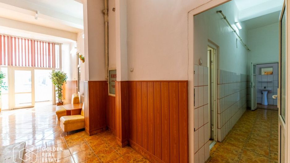 Cladire cu 24 camere, langa Castelul Regal Savarsin - Poză 6