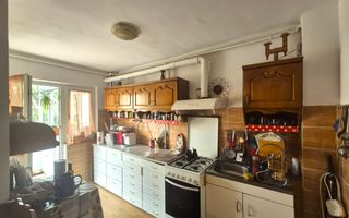 Exclusivitate- camera cu baie intr-un apartament - Poză 3
