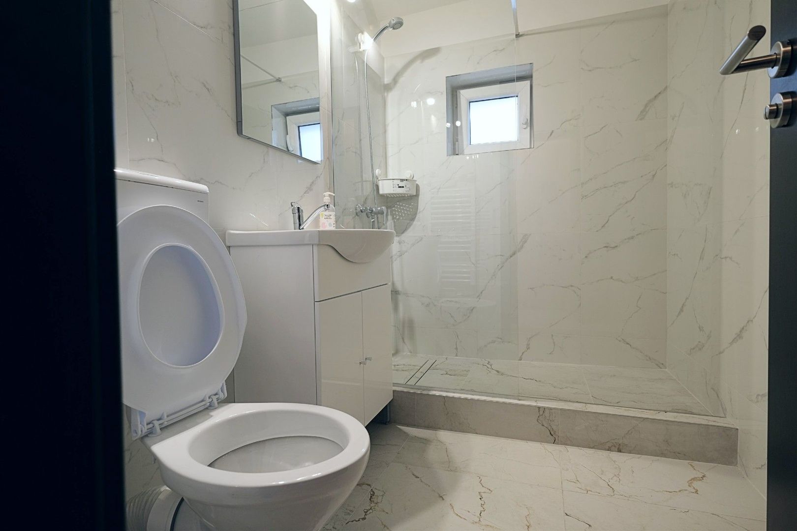 Apartament cu 2 camere de închiriat în Unirii, Bucuresti - Poză 3
