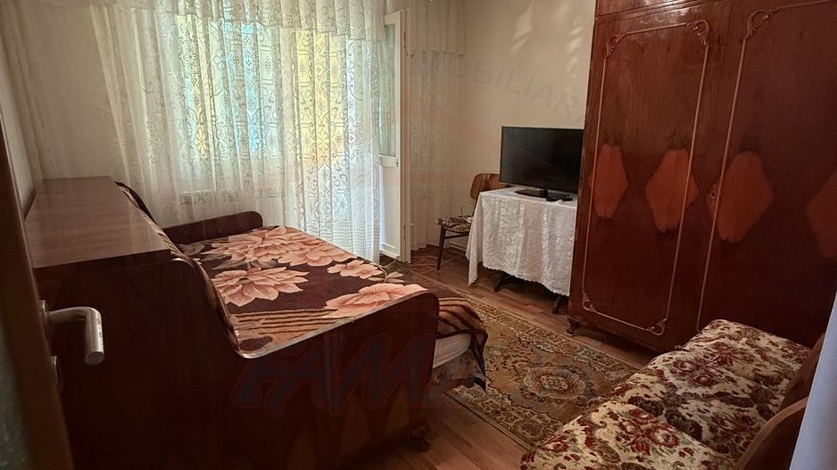 ✨De închiriat 3 camere, Micro 14, 300 Euro/luna - Poză 11