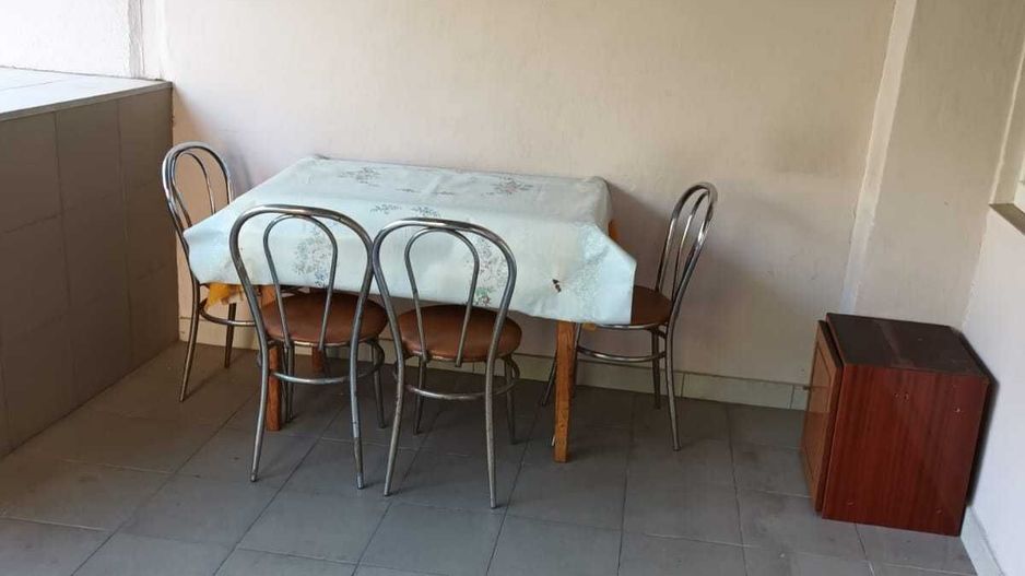 Casa cu etaj, 4 camere, central, cu acces auto in curte - Poză 4