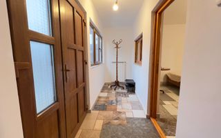 Casă renovată 2025 de vânzare în Cireșoaia - Poză 3