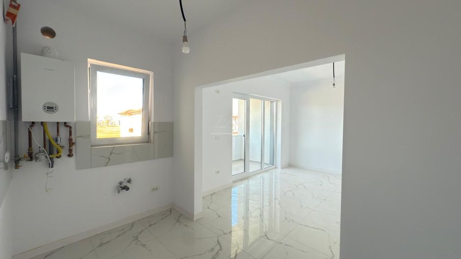 Etaj 1. Loc de parcare. Asfalt. - Poză 4