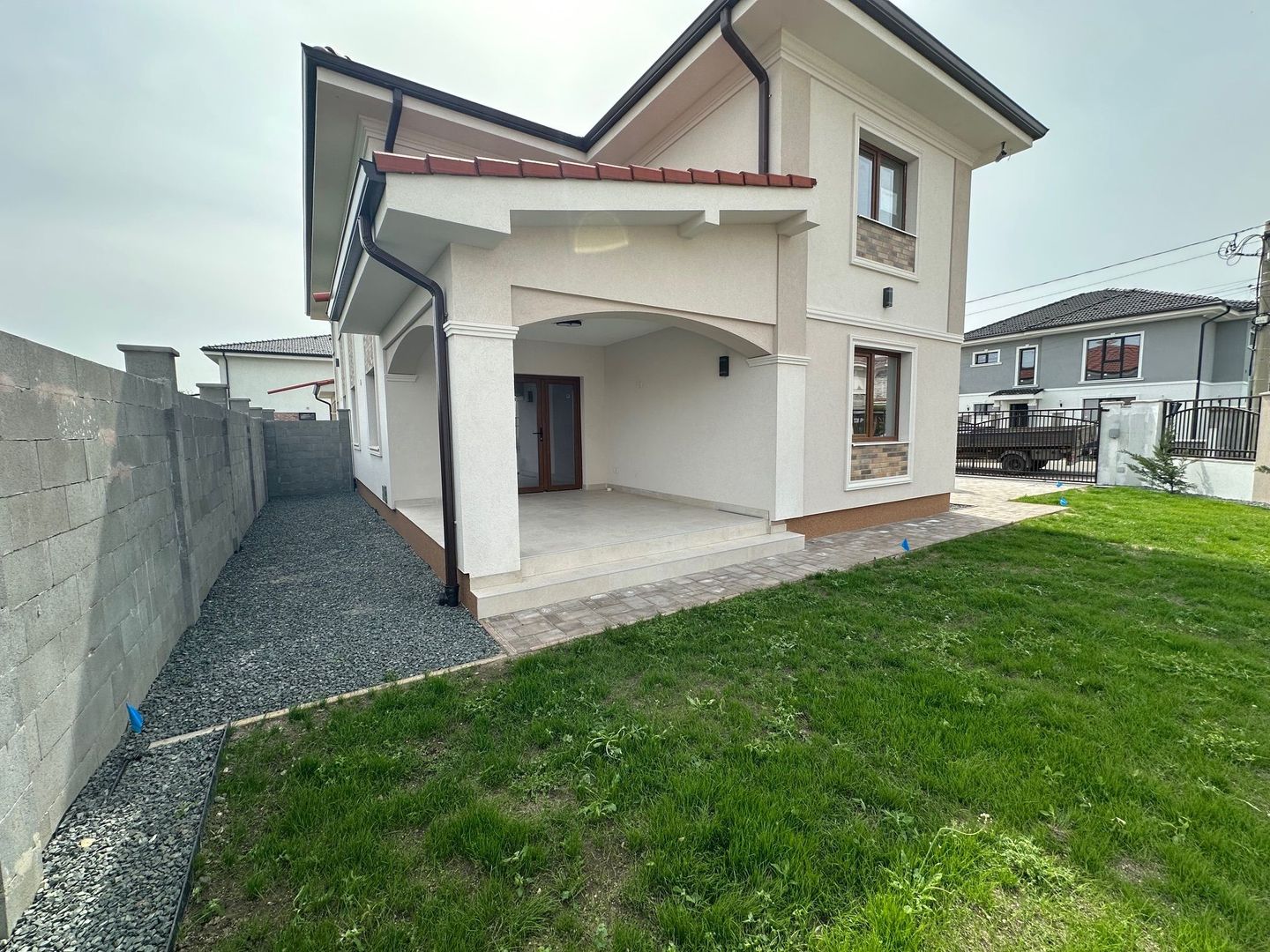 Duplex cu camera pe parter - Poză 2