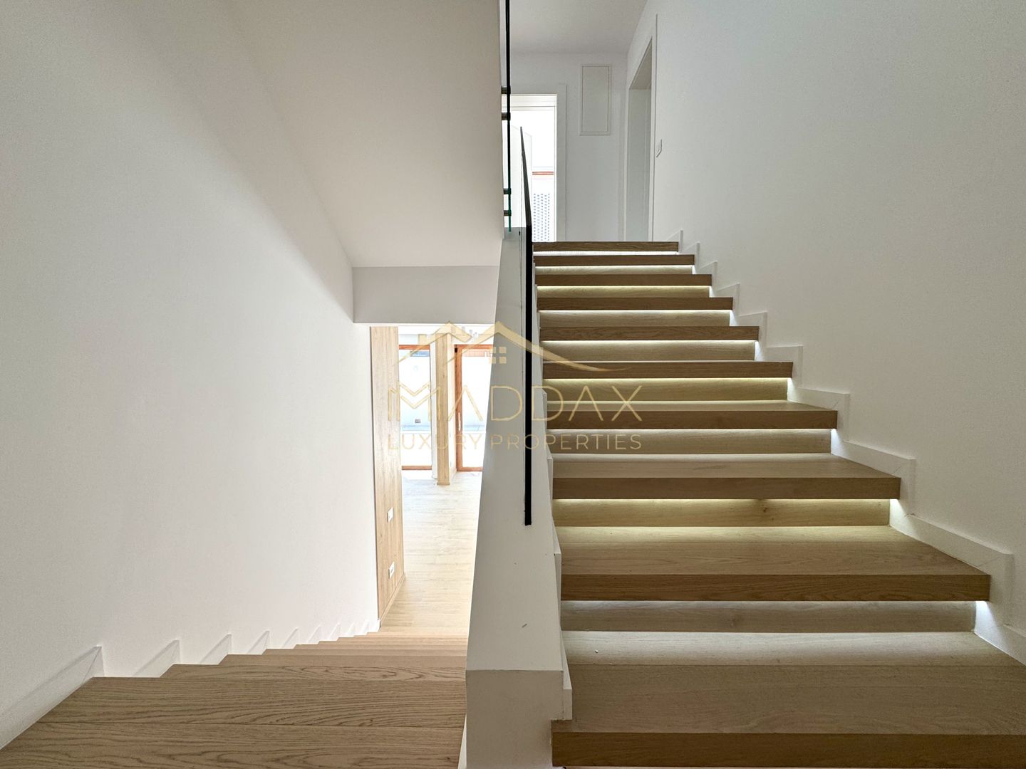 Vila cu 6 camere *575mp* / 2 locuri parcare // Pipera- Iancu Nicolae - Poză 21