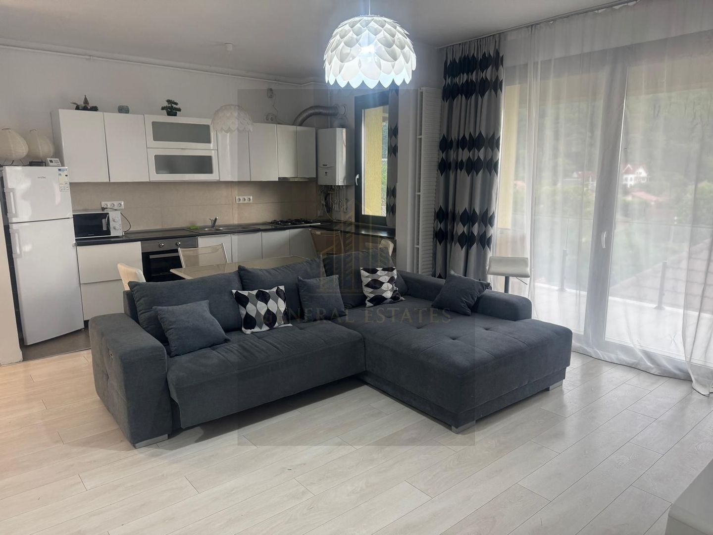 Apartament 3 camere priveliste,liniste,central 100mp - Poză 1