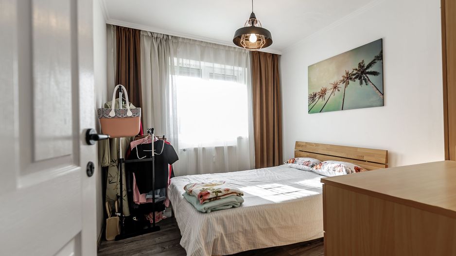 Apartament la etajul 3 cu 2 camere la cheie in zona Romanilor - Poză 6