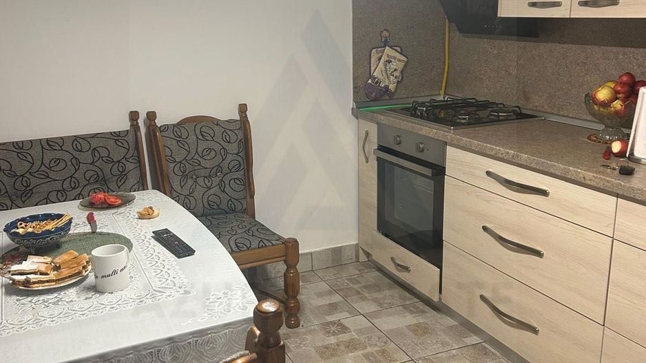 Casa spatioasa cu etaj 270 mp utili curte libera 180 mp zona Reșița - Poză 4