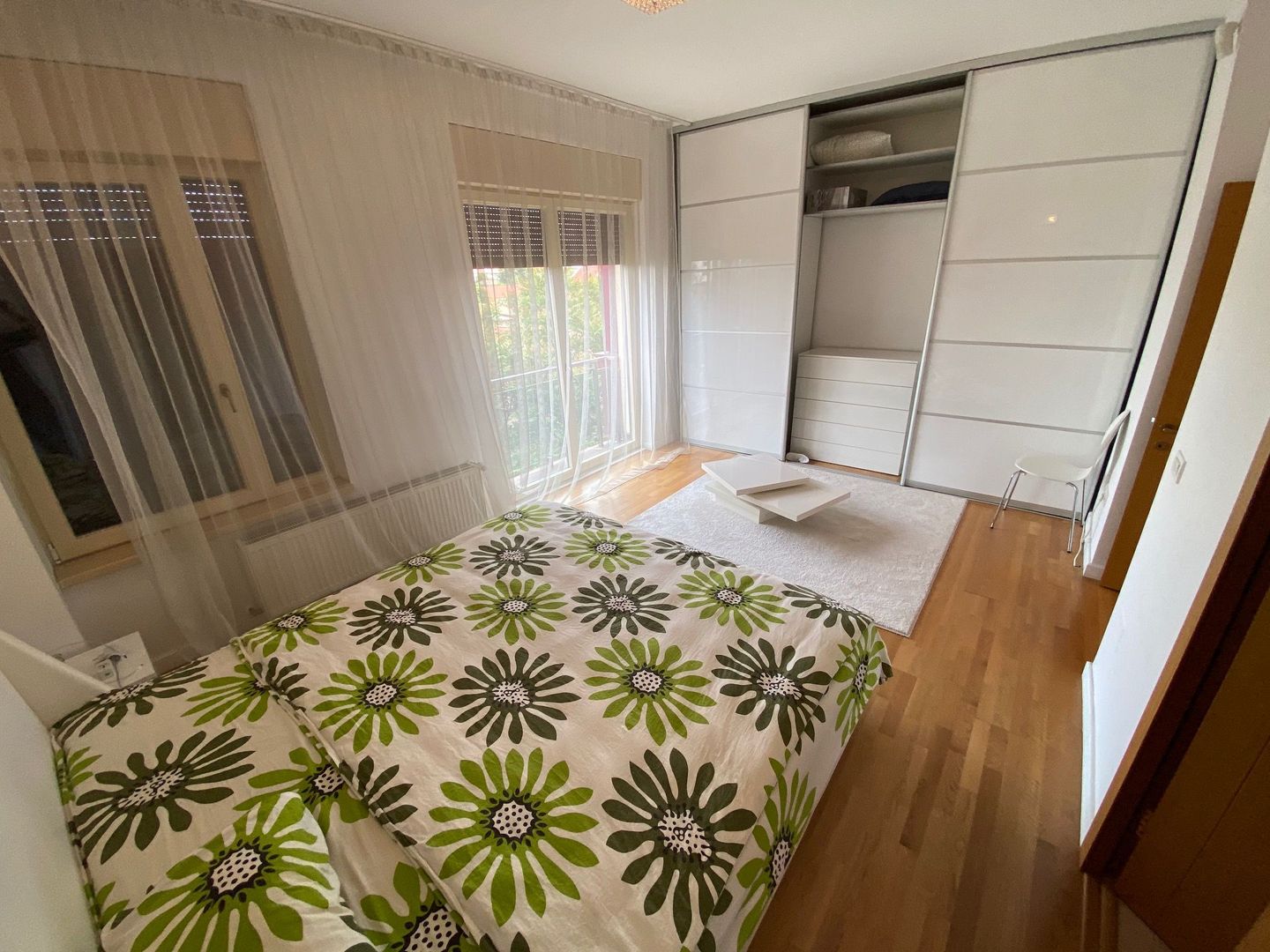 Spatios si modern cu garaj subteran - Poză 9