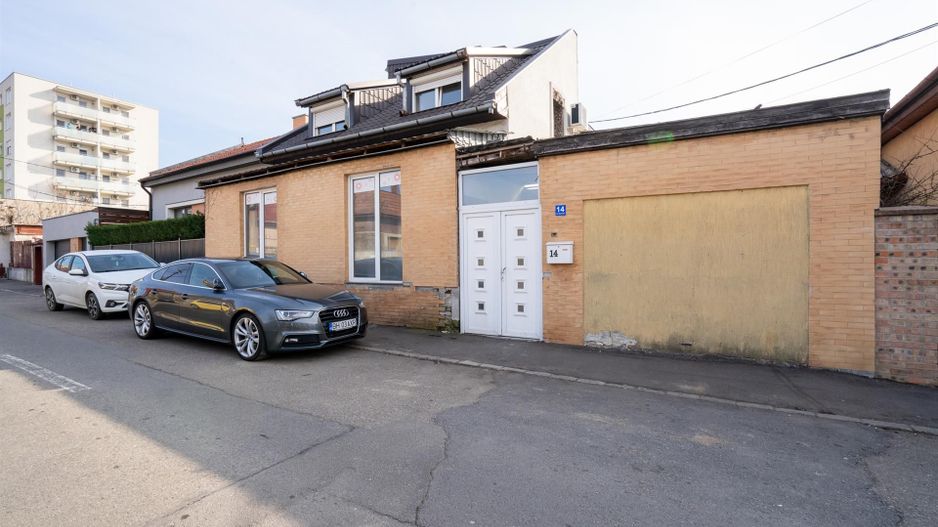 Casa Rogerius cu 8 camere - Poză 1