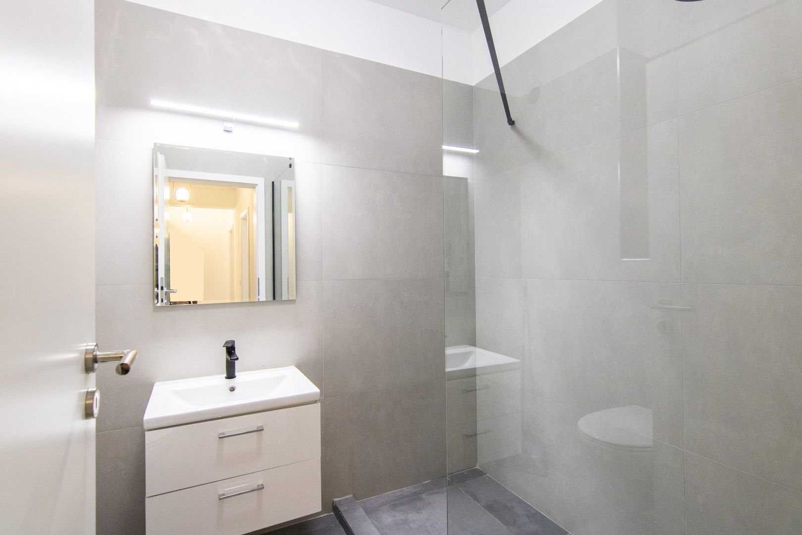 PRIMA INCHIRIERE, 2 camere, 57 m,mobilat +utilat, disponibil, METROU V.IALOMITEI - Poză 19