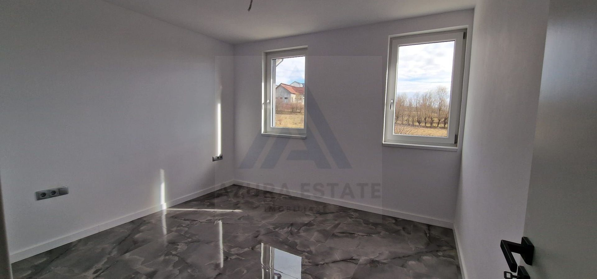 Casa moderna la cheie 5 camere 2 bai 120 mp utili si curte in Cristian - Poză 2