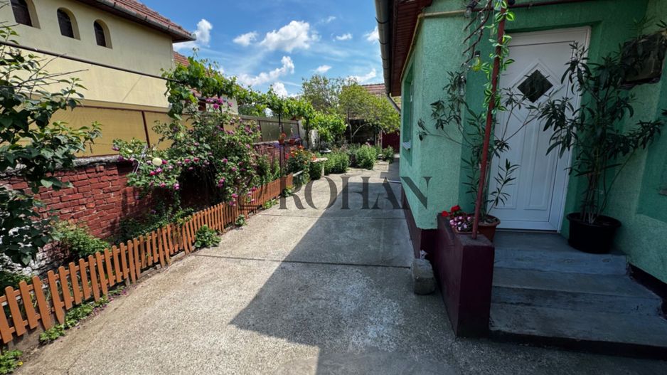 Casă cu teren 700 mp, aproape de centru – Alba Iulia - Poză 1
