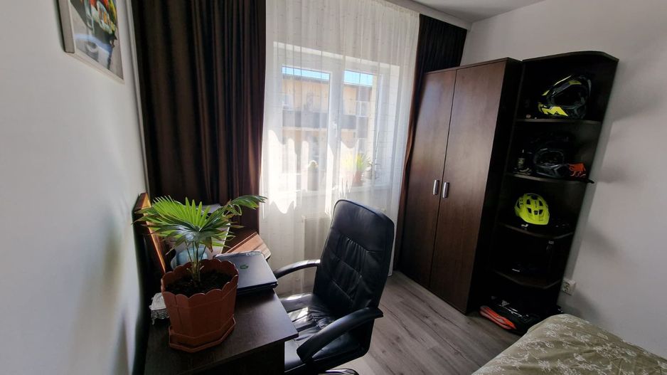 Apartament 3 camere , 2 băi 2 balcoane, Etaj 2, Cartier Turnisor - Poză 5
