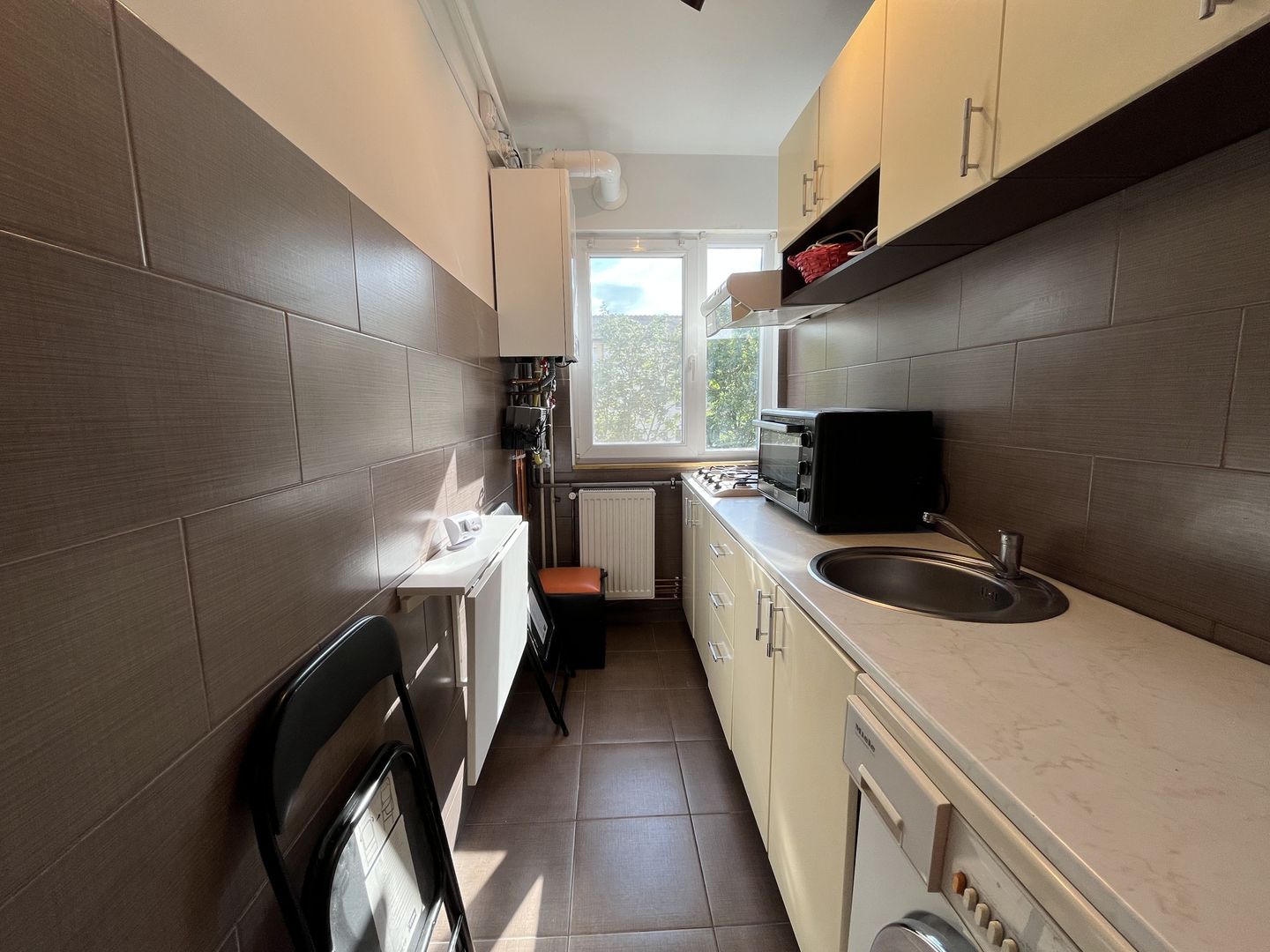 Apartament 2 camere,  vibrant si primitor, zona Complex - Stadion - Poză 13