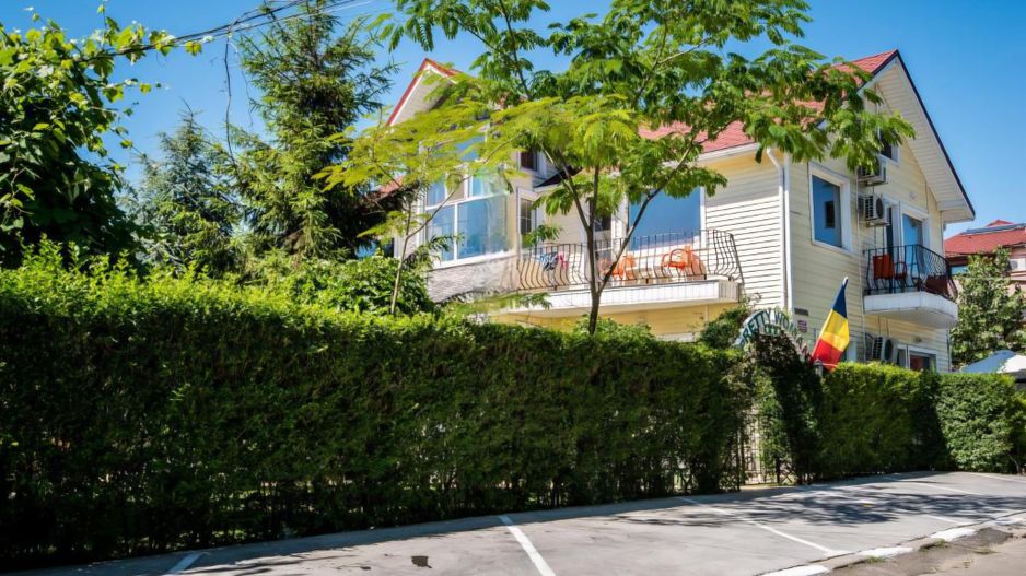 Pensiune moderna de vanzare in Eforie Nord - Poză 1