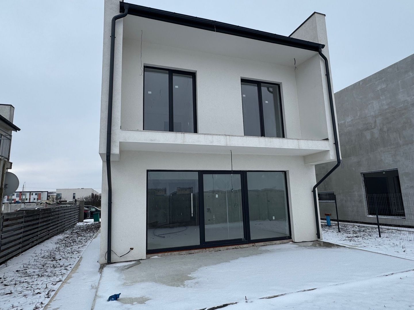 Vile PREMIUM Tunari, spatioase si luminoase - Poză 1